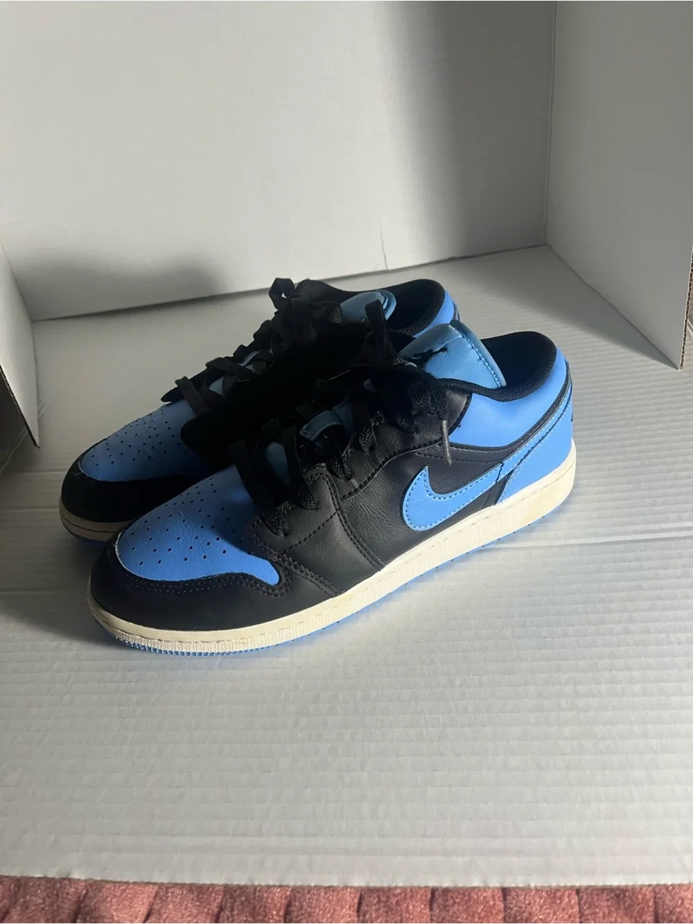 Nike Kids Low Top Sneakers in Black and Light Blue